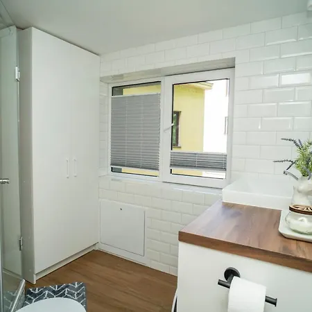 Apartment Downhill With A Private Terrace *